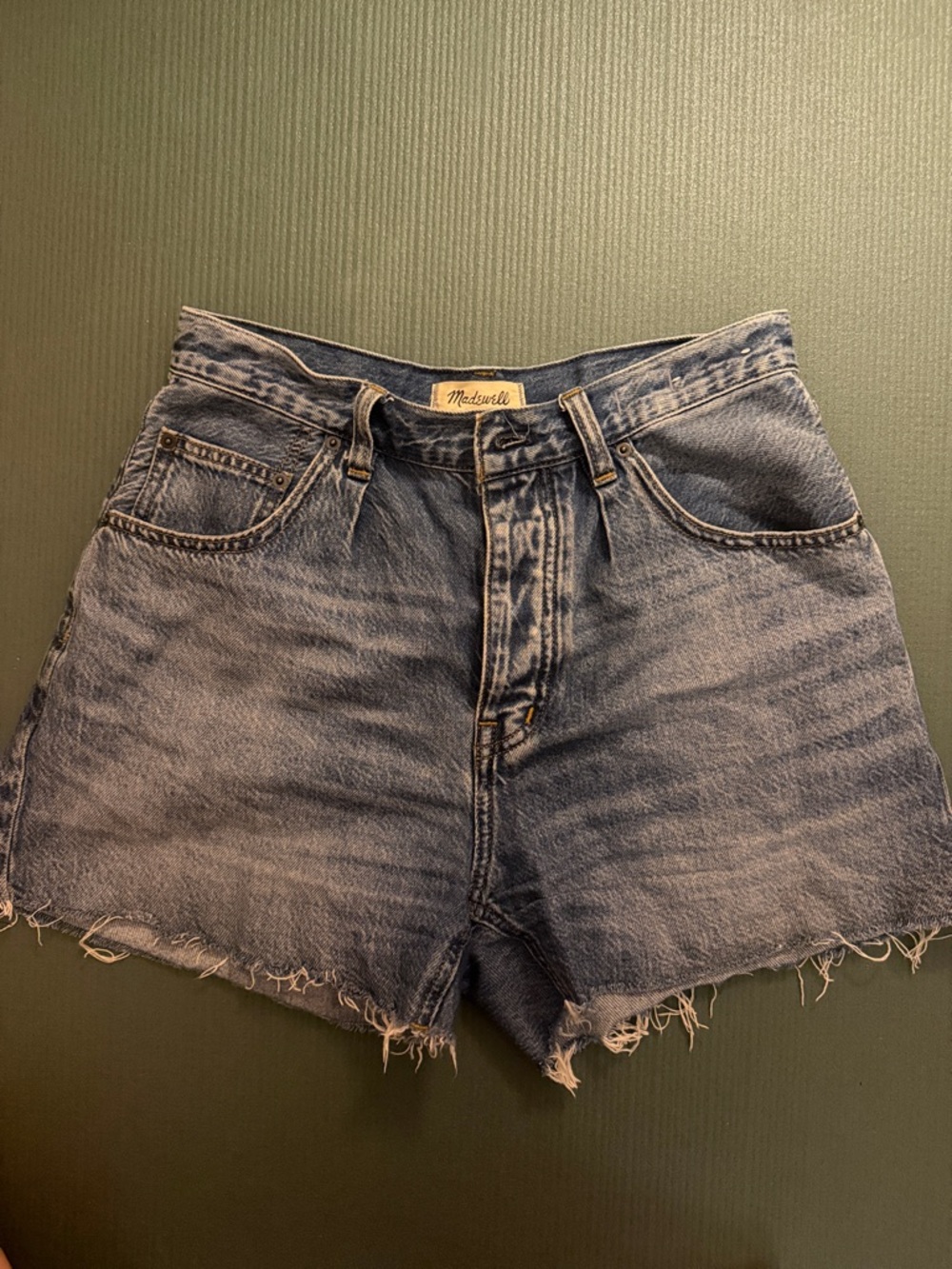 Madewell Pleated Denim Shorts - Picture 4 of 4